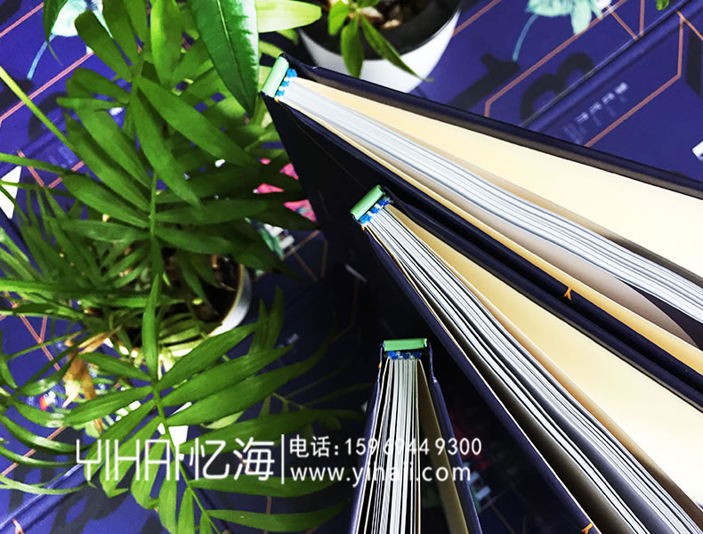 憶海文化【實(shí)驗(yàn)外語(yǔ)學(xué)院】大學(xué)畢業(yè)紀(jì)念冊(cè)設(shè)計(jì)制作