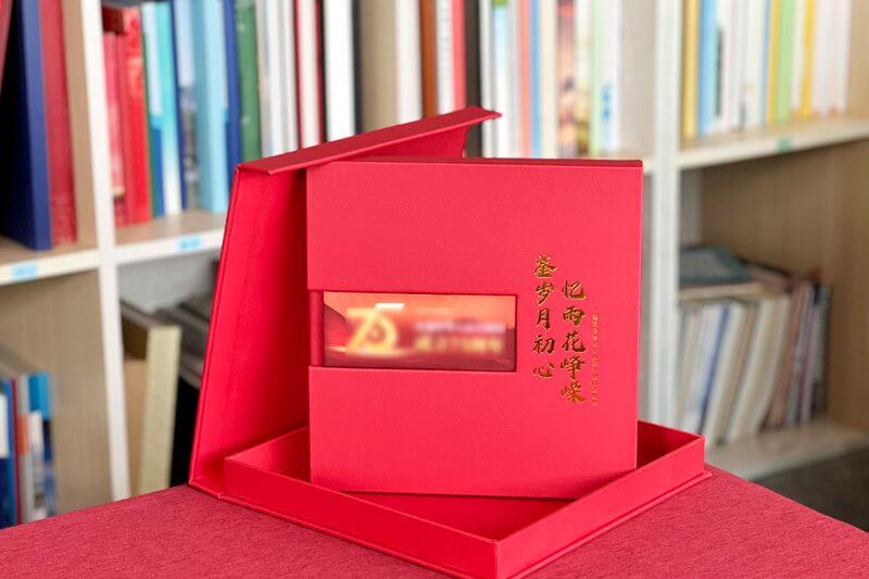 個(gè)人回憶錄相冊制作-致敬老一輩的奮斗與擔(dān)當(dāng)