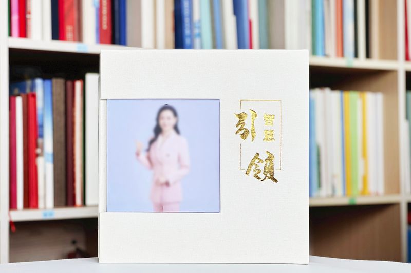 女領(lǐng)導(dǎo)退休紀(jì)念冊(cè)定制-致敬卓越風(fēng)采，銘記無(wú)私奉獻(xiàn)