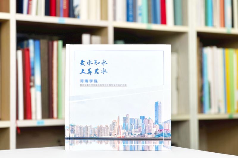 記錄學(xué)校領(lǐng)導(dǎo)工作的光輝歲月-精心打造領(lǐng)導(dǎo)工作紀實相冊