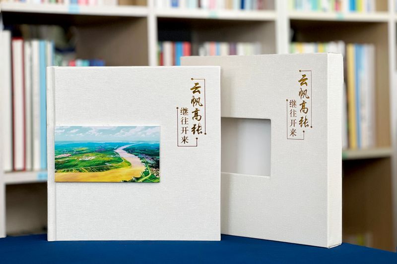  送縣長(zhǎng)工作紀(jì)實(shí)相冊(cè)定制-高端紀(jì)念冊(cè)打造領(lǐng)導(dǎo)離任珍藏禮