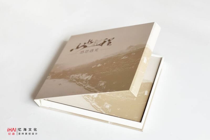 設(shè)計(jì)制作醫(yī)生工作紀(jì)念冊(cè)