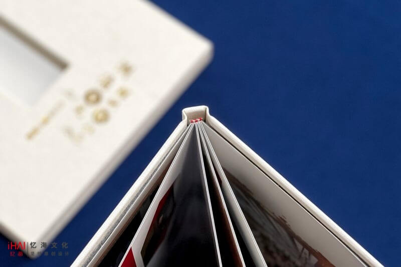 銀行行長(zhǎng)工作紀(jì)念冊(cè)設(shè)計(jì)制作