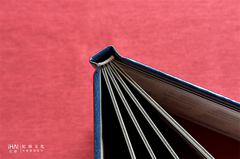 蝴蝶對(duì)裱精裝的恩師紀(jì)念冊(cè)制作