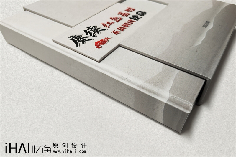完成領(lǐng)導(dǎo)紀(jì)念冊(cè)制作記載歲月時(shí)光