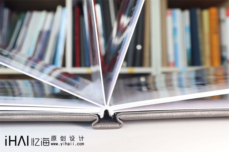 制作一本領(lǐng)導(dǎo)工作紀(jì)念冊(cè)