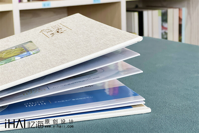 制作領(lǐng)導(dǎo)工作紀(jì)念冊(cè)